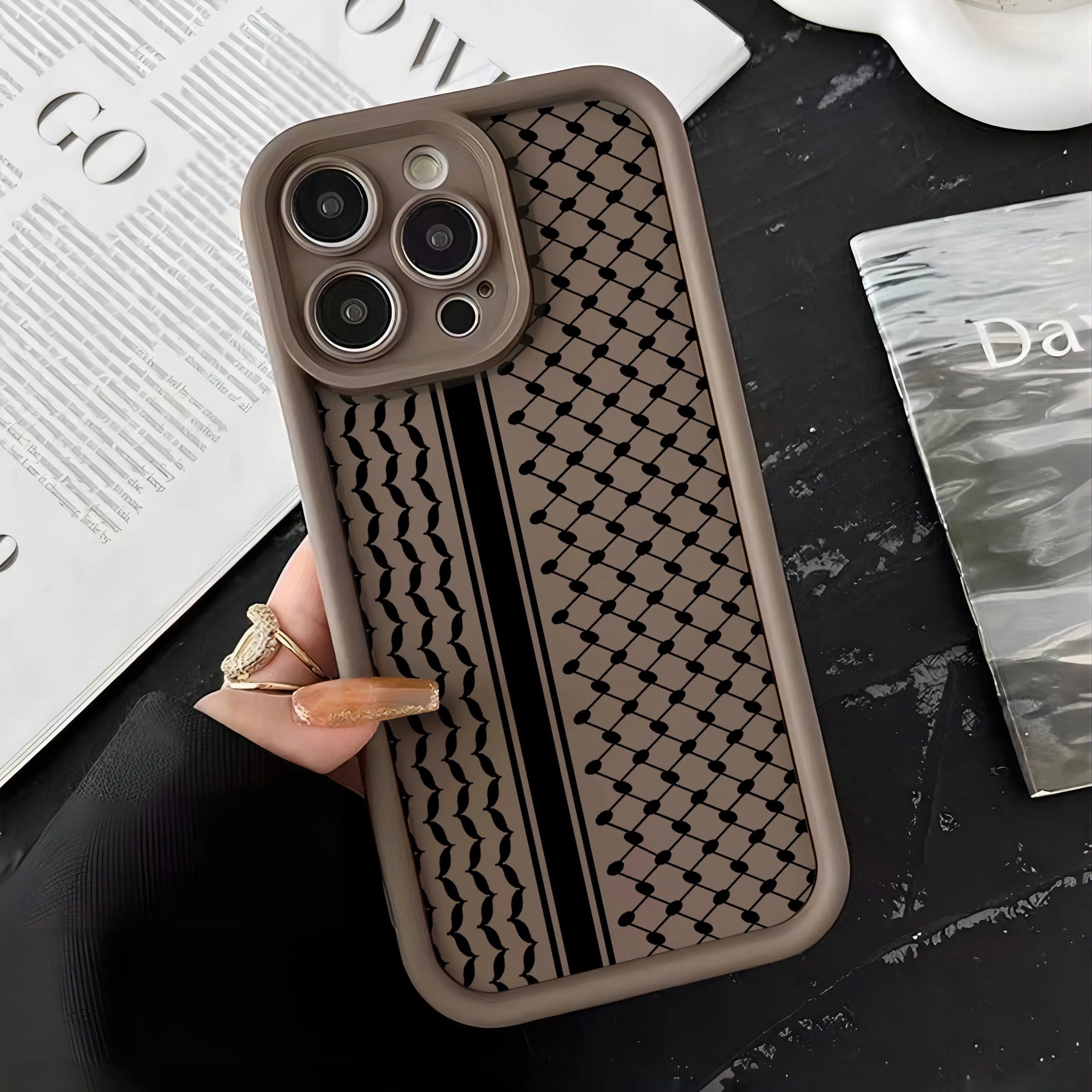 Hattah Keffiyeh Phone Case for IPhone 15 14 13 12 11 Pro Max Mini XR XS X 7 8 Plus Soft TPU Back Cover With Hand Strap